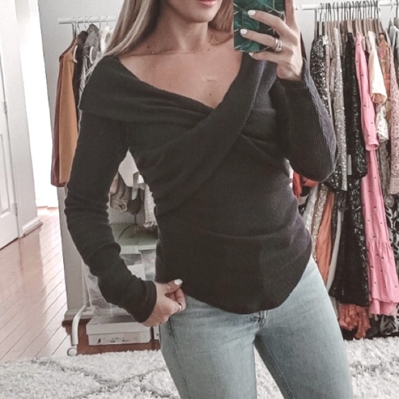 Sweater Free People Knit Gray Off-the-Shoulder Long Sleeve NWT - Picture 3 of 8